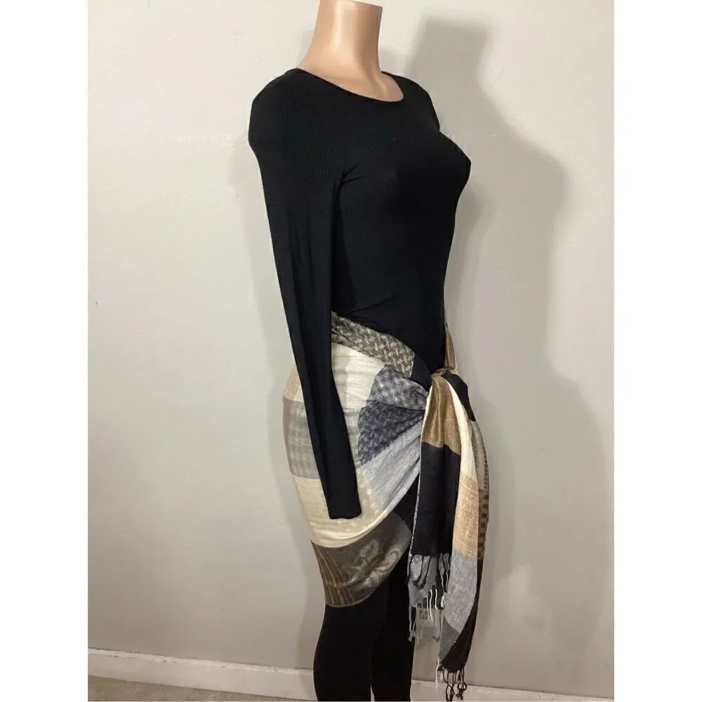 New. C. J. Banks scarf. Retails $69 - Picture 6 of 8
